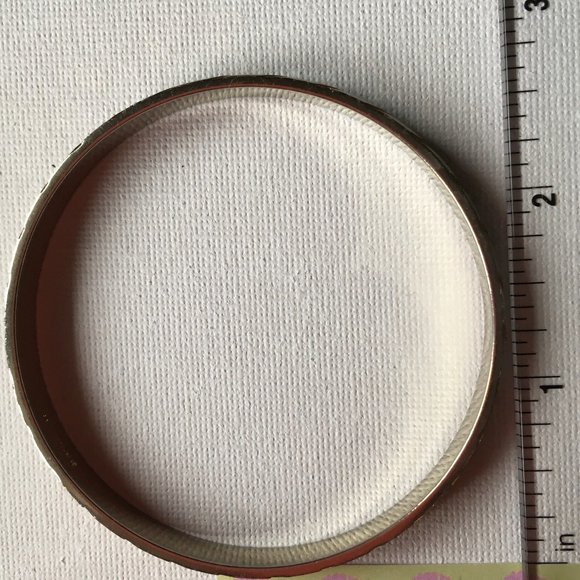 Vintage Signed Monet Diamond Cut Silver & Gold Tone Bangle - Picture 4 of 4